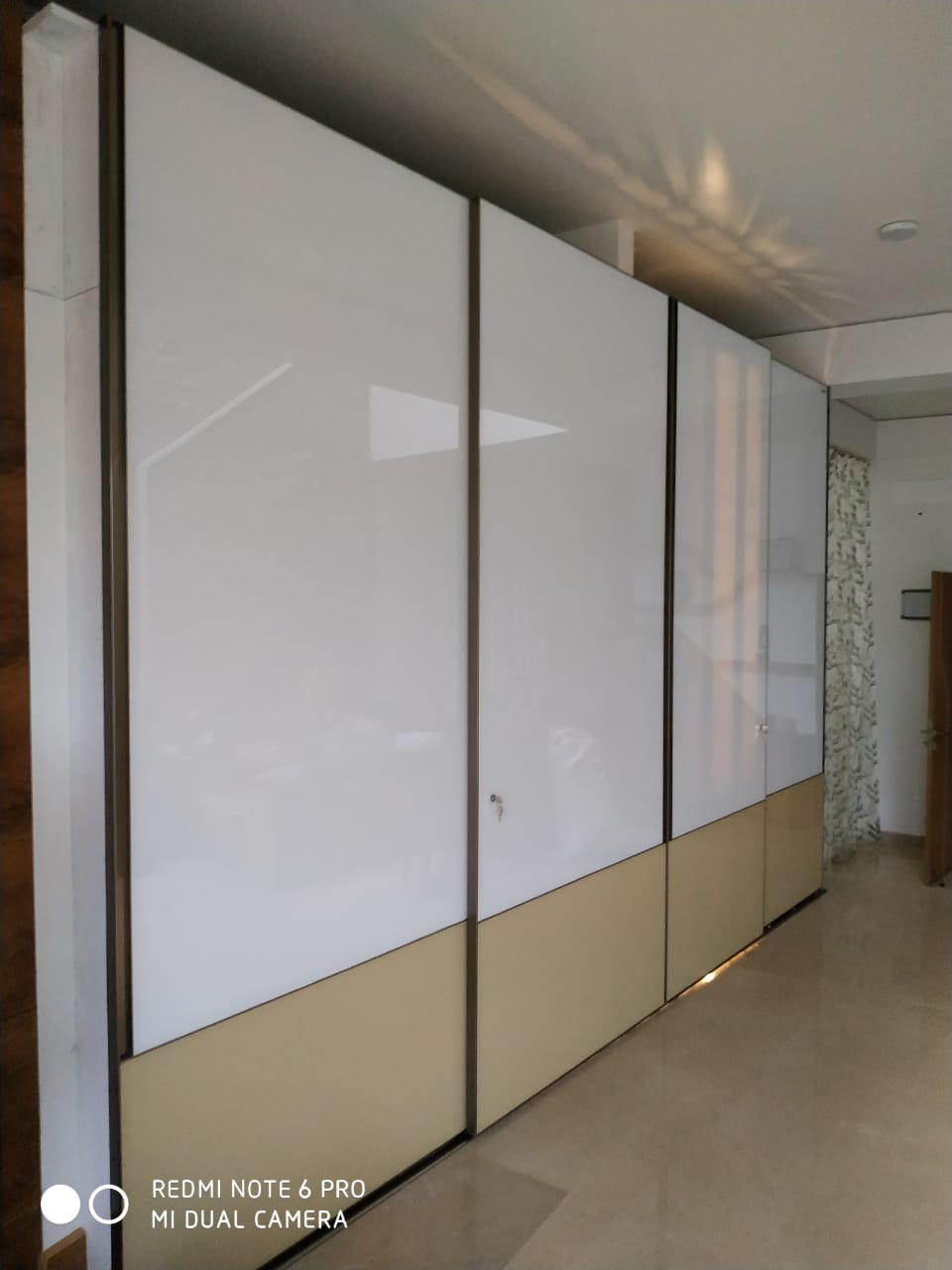 luxury-wardrobes-in-lacquer-glass-in-noida-greater-noida-largest-gallery-collection-of-designs-in-noida-india
